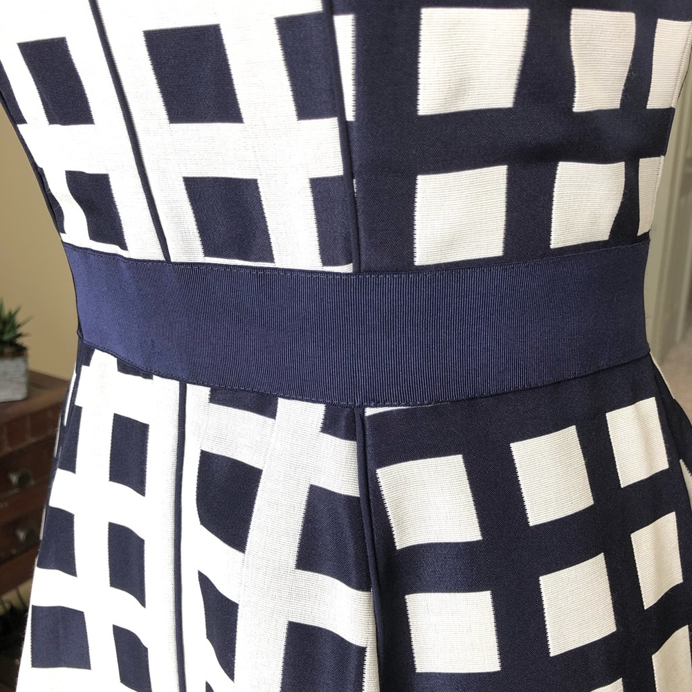 👗 Beautiful A-Line Dress 👗 - Picture 6 of 8